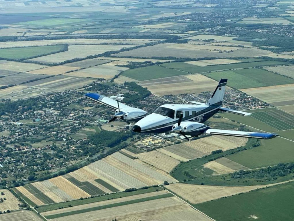 piper seneca, szeged, repülés
